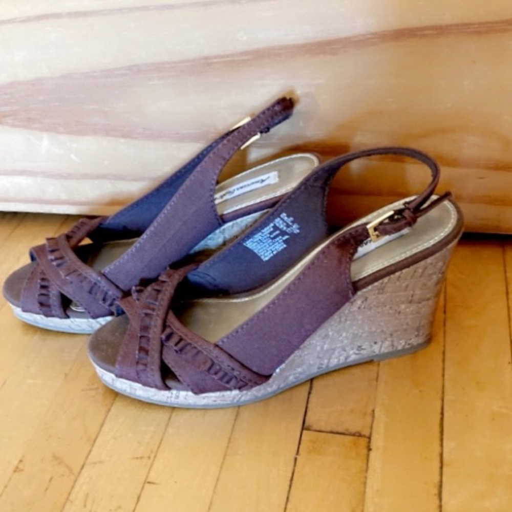 LIKE NEW! AMERICAN EAGLE WEDGE SANDALS - Picture 3 of 14